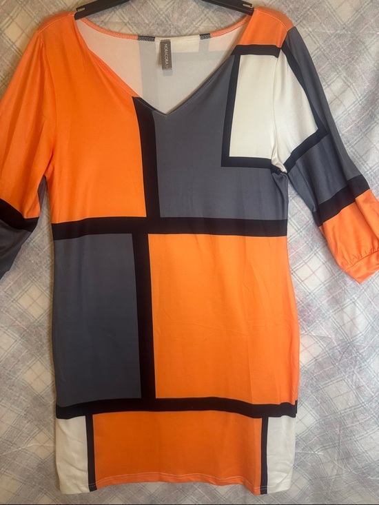 noracora Dresses & Skirts - Noracora Colorblock V-Neck Midi Dress in Orange, Gray & White